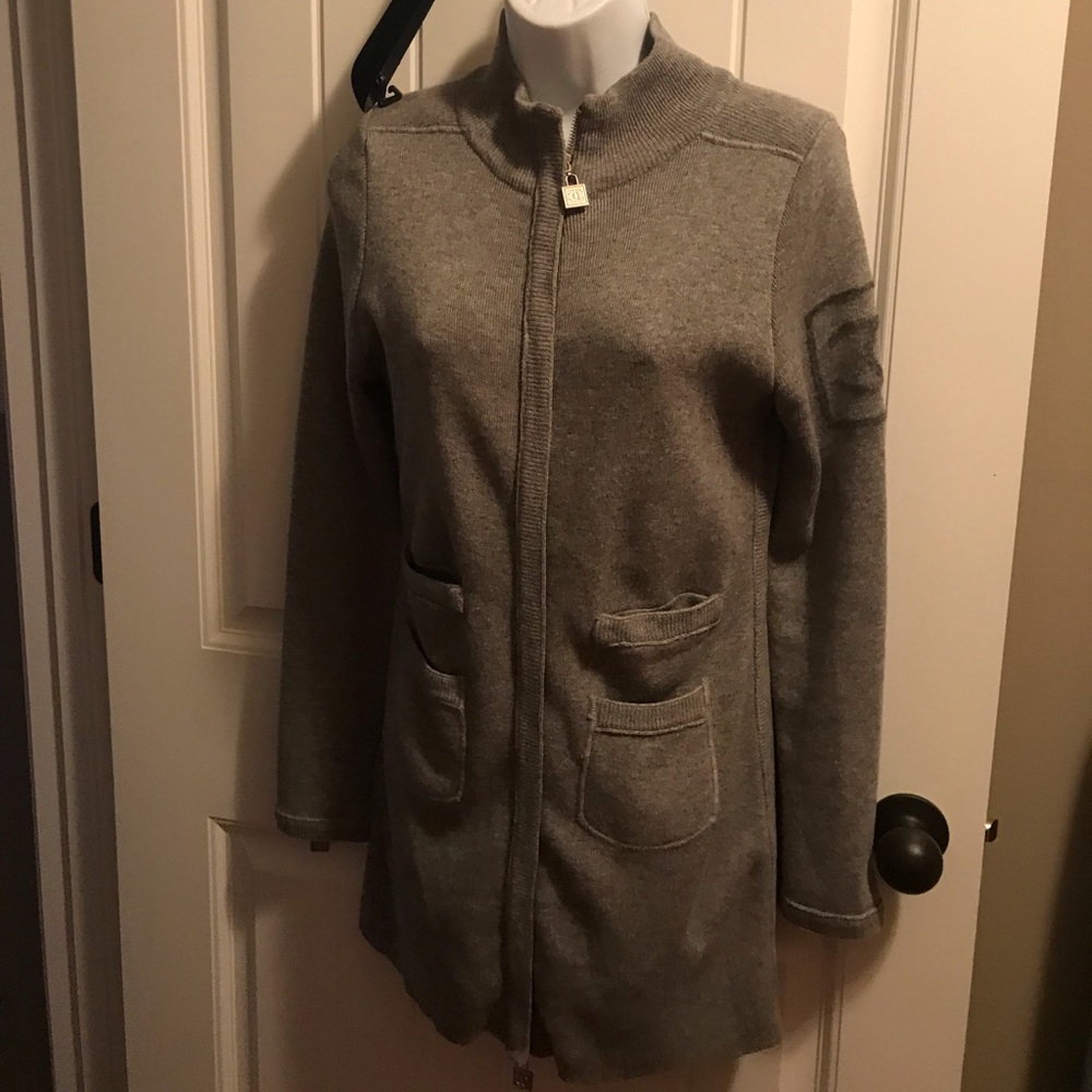 💯Authentic Chanel sweater🔥